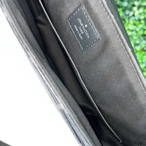 LOUIS VUITTON DISTRICT PM BAG - Picture 5 of 5